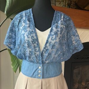 LAFEI NIER Blue Flutter Sleeve Lace Crop Top